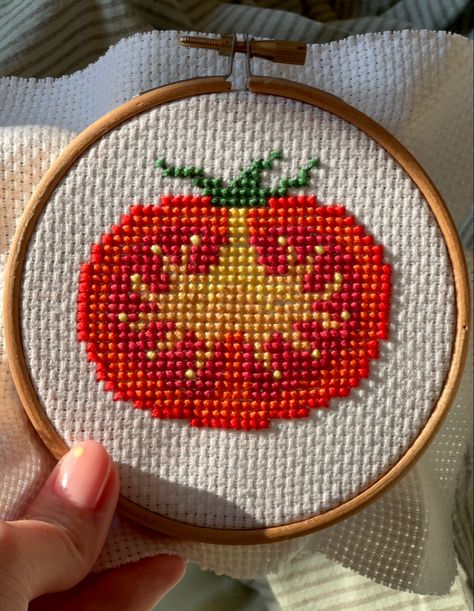 Tomato Cross Stitch Pattern, Little Cross Stitch Patterns, Tomato Cross Stitch, Cross Stitch Patterns Aesthetic, Cross Stitching Aesthetic, Small Cross Stitch Flowers, Aesthetic Cross Stitch Pattern, Cross Stitch Inspiration, Cross Stiching Ideas Unique