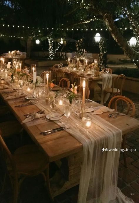 Family Dinner Style Wedding, Outdoor Lights Wedding, Table Layout For Party Small Space, Black And White Backyard Wedding, Boho Table Setting Wedding, Simple Indoor Wedding, Backyard Rehearsal Dinner Ideas, Square Wedding Tables, Portugal Apartment