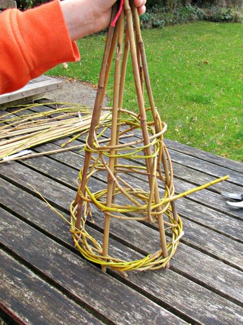 This willow cone is simple to make and could be used as a base for all sorts of crafts as well as making a wonderful, rustic plant support for the garden. Takken Decor, Willow Garden, Willow Weaving, Garden Whimsy, Cones Crafts, Garden Art Sculptures Diy, Garden Deco, Garden Artwork, Garden Art Projects