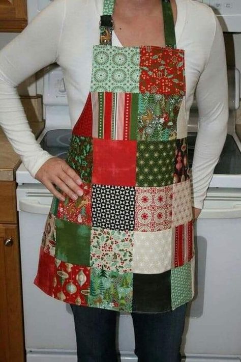 Patchwork Apron, Present Mom, Apron Christmas, Holiday Aprons, Apron For Women, Reindeer Games, Christmas Apron, Apron Sewing Pattern, Christmas Aprons