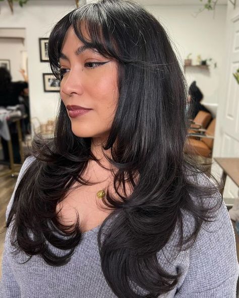 Round Layers Haircut With Bangs, Ryenne Snow Hair, Chest Length Haircut With Layers, Chest Length Hair With Layers, 2023 Bangs, Layered Haircut With Bangs, Layers With Bangs, Red Hair Tips, Salon Sink