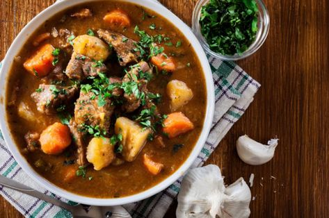 Recipes: This Irish five-star chef's Irish Stew and Guinness Bread are so easy to make - Independent.ie Low Calorie Beef Stew, Low Carb Beef Stew, Keto Beef Stew, Irish Stew Recipe, Irish Stew, Pot Beef Stew, Lamb Stew, Resep Diet, Slow Cooker Beef Stew