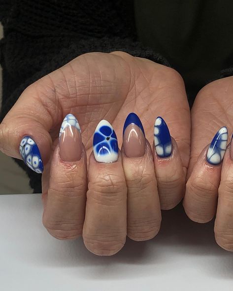 How To Do Blooming Gel, Blue Blooming Nails, Blue Gel X Nail Designs, Nail Inspo Blooming Gel, Nail Designs Blue And White, Blooming Gel Nail Art Ideas, Blooming Gel Designs, Nails Blooming Gel, Blooming Gel Nails