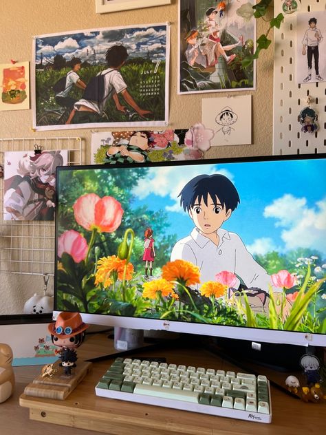 cute desk inspo Anime Desk Aesthetic, Anime On Laptop Aesthetic, Desk Anime, Bedroom Desk Decor, Kpop Desk, Anime Desk, Gamers Anime, Desk Inspo, Bedroom Desk