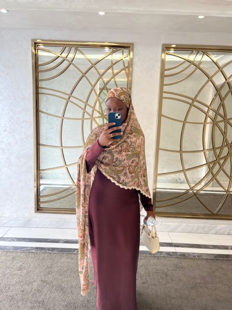 Hijabi Occasion Outfits, Black Tie Hijab Outfit, Hijab Wedding Guest, Muslim Wedding Guest Outfit, Brown Silk Dress Hijab, Pashmina Hijab Outfit, Pashmina Outfit, Hijabi Black Dress Outfit, Pashmina Hijab