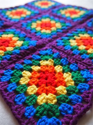 Simple Granny Square Pattern, Crochet Granny Square Blanket Baby, Rainbow Granny Square, Crochet Blanket Rainbow, Granny Square Crochet Patterns Free, Crochet Cushion, Crochet Granny Square Blanket, Crochet Blocks, Rainbow Crochet