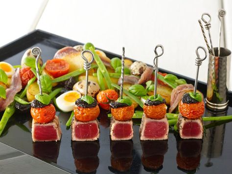 Canapes Gourmet, Canapes Ideas, Canape Ideas, Best Canapes, Macaroon Filling, Parsnip Crisps, Wedding Canapes, Fresh Scallops, Beef Carpaccio