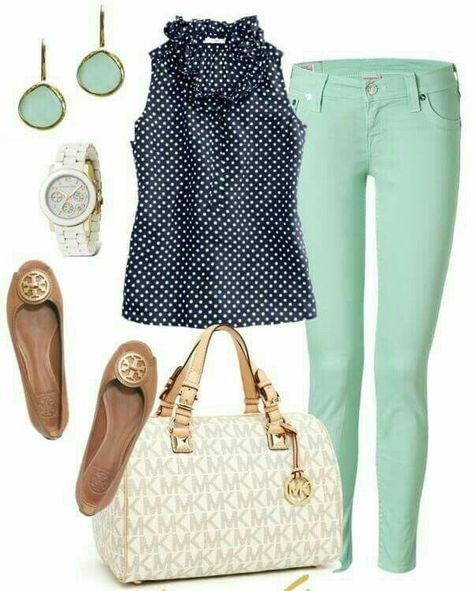 Green Color Trends, Pastel Jeans, Mint Pants, Mint Jeans, Mode Tips, Stitch Fix Inspiration, Green Pants, Looks Chic, Fashion Over 40