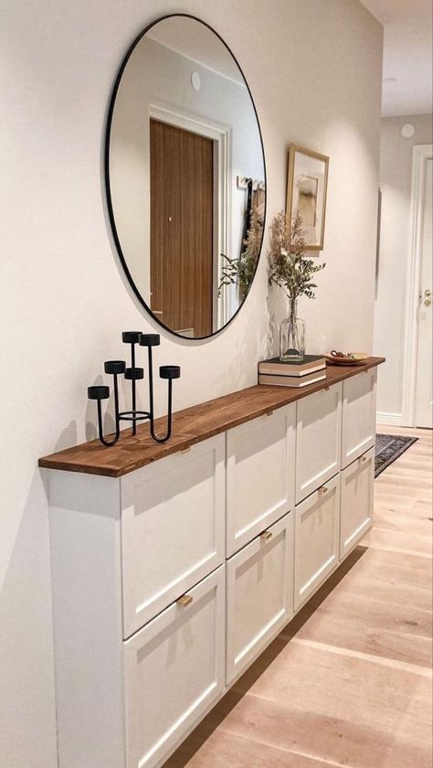 Ikea Shoe Cabinet, Wall Mudroom, Home Hall Design, Hallway Design, Cabinet Makeover, Hall Decor, Home Entrance Decor, Mudroom Bench, Decor Home Living Room