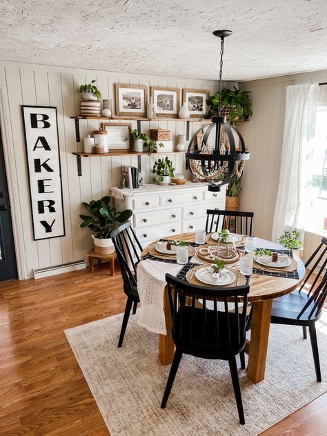 Dining Room Open Shelves, Open Shelving Dining Room, Fun Dining Room Ideas, Dining Room With Shiplap, Dining Room Shiplap, Shiplap Dining Room, Dining Room Shelf, Kitchen Hutch Decor, Vertical Shiplap