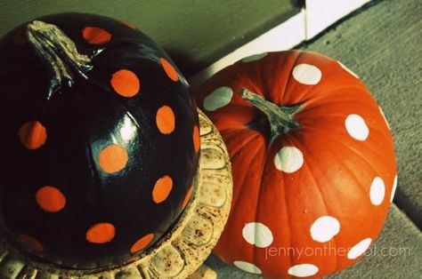 Polka dot Halloween pumpkin decorating idea via @Jenny On The Spot Honey Chicken Kabobs, Halloween Pumpkin Decorating, Polka Dot Pumpkin, Halloween Mantle, Lake Maggiore, Chicken Kabobs, Halloween Crafts Decorations, Honey Chicken, Pumpkin Halloween Decorations