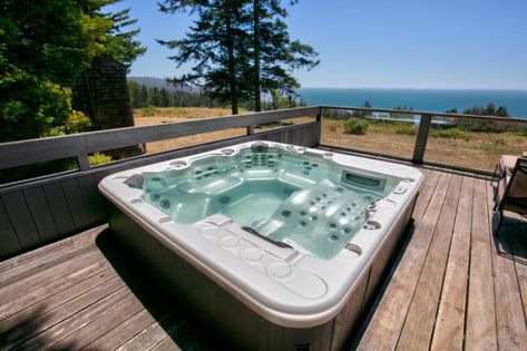 The best hot tub brands offer a range of options for a relaxing soaking experience in your own backyard. Check out this list of reputable manufacturers. Small Hot Tub, Large Hot Tub, Luxury Hot Tubs, Luxury Tub, Spa Oasis, Hot Tub Designs, Tub Enclosures, Spring Spa, Bob Vila