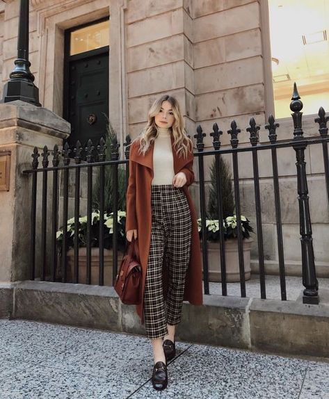 Allegra Shaw, Vinter Mode Outfits, Elegante Casual, Chic Outfit, Plaid Pants, Casual Winter Outfits, Winter Coats, 가을 패션, Bank Account