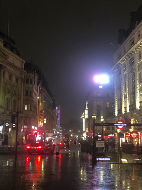 london at night Late Night London Aesthetic, Late Night London, Town At Night Aesthetic, Town Aesthetic Night, London At Night Aesthetic, London Night Aesthetic, London Night Life, London City View, London Rain