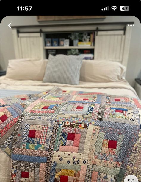 Strippy Quilts, Quilting Pillows, Patchwork Quilting Designs, Vintage Quilts Patterns, Log Cabin Ideas, Patchwork Inspiration, Log Cabin Quilt Pattern, Abstract Quilt, Find Instagram