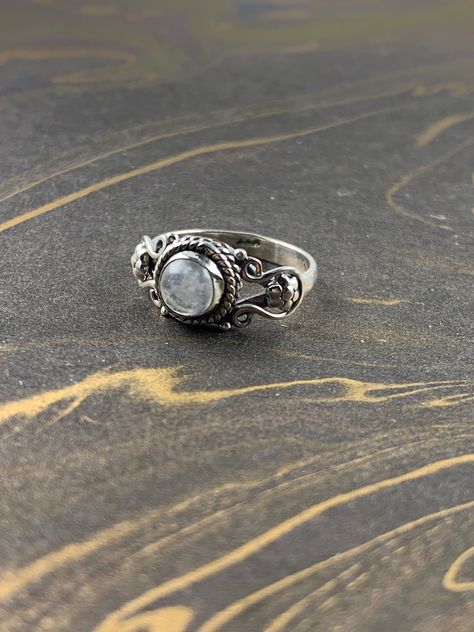 Etsy Jewellery, Ring Inspo, Jewellery Ring, Natural Gemstone Ring, Dope Jewelry, 925 Silver Ring, Moonstone Jewelry, Moonstone Ring, Jewelry Inspo