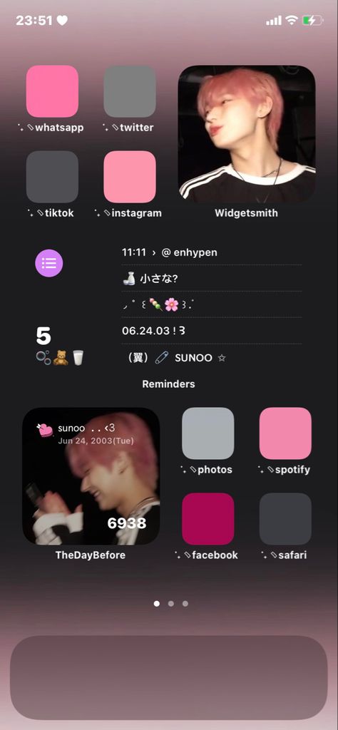 kim sunoo enhypen black and pink aesthetic ios14 homescreen Sunoo Homescreen Layout, Sunoo Wallpaper Homescreen, Sunoo Homescreen, Enhypen Black Wallpaper, Black And Pink Aesthetic, Kim Sunoo Enhypen, Ios14 Homescreen, Ipad Inspo, Pink And Black Wallpaper