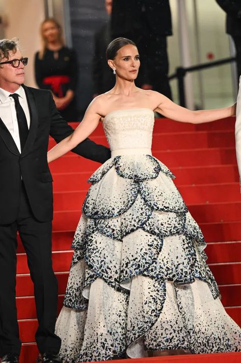 Natalie Portman Praised for Her ‘Iconic’ Look at Cannes Film Festival Junon Dress, Mystical Dresses, Natalie Portman Style, Celebrity Red Carpet Looks, Cannes 2023, Dior Gown, Monica Vitti, Cannes Festival, Constance Wu