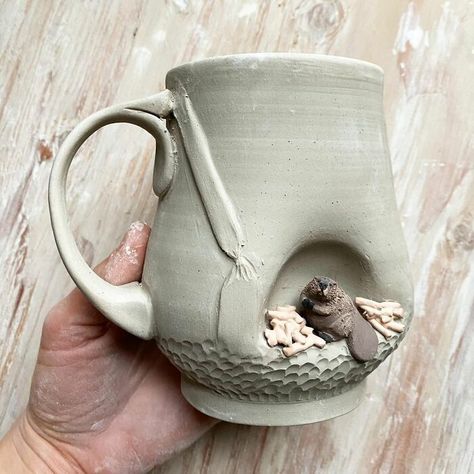 Coil Mug, Coil Pottery, Pottery Animals, Animal Mugs, Clay Mugs, Ceramics Pottery Art, Pottery Sculpture, Ceramic Animals, Ceramics Ideas Pottery