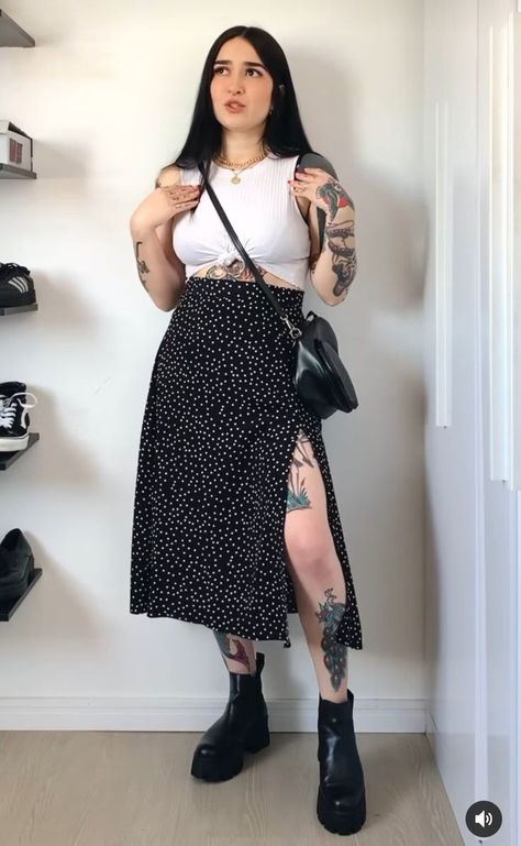 Curvy Inspired Outfits, Japan Street Style Plus Size, Soft Belly Outfits, Plus Size Edgy Outfits Summer, Midsize Style Summer, Goth Cottagecore Outfits, Grown Up Goth, Grunge Outfits Edgy Plus Size, Mid Size Alternative Fashion