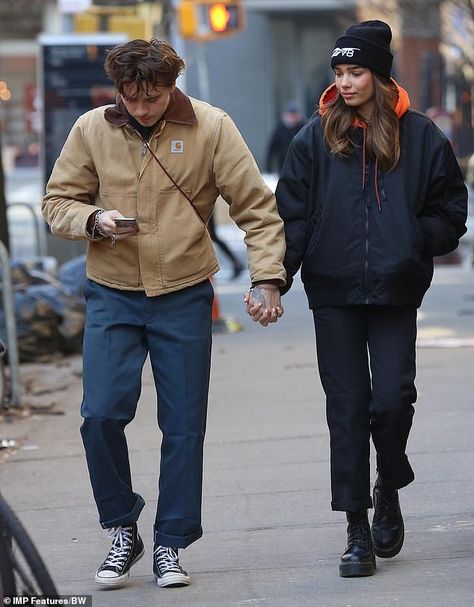 Grunge Girl Outfits, Hana Cross, Couple Fits, Brooklyn Beckham, Carhartt Jacket, Mens Fashion Streetwear, Stylish Mens Outfits, Girls Summer Outfits, Men Fashion Casual Outfits