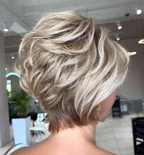 Colour Hairstyles, Kort Bob, Layered Pixie, Messy Pixie, Hairstyles Messy, Blonde Pixie Hair, Long Pixie Cuts, Short Blonde Haircuts, Cool Short Hairstyles