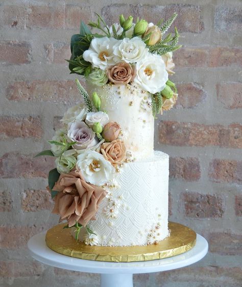 Small Weddings, Tiered Wedding Cake, Buttercream Cake, Wedding Menu, Wedding Food, Cream Cake, Tiered Cakes, Small Wedding, Diaper Cake