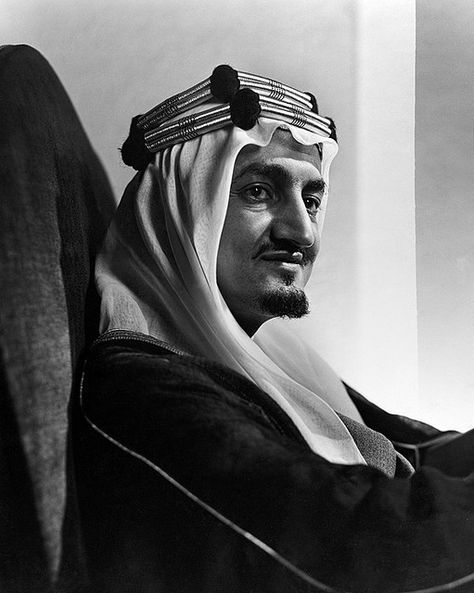 Faisal ibn Abdul Aziz Al Saud, SAUDI ARABIA. (19764-1975) Saudi Arabia Prince, Ksa Saudi Arabia, Yousuf Karsh, National Day Saudi, Saudi Men, Saudi Arabia Culture, King Faisal, Arabian Art, Richard Gere