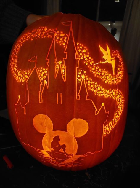 Pretty Carved Pumpkins Ideas, Pumpkin Carving Ideas Little Pumpkins, Pumkin Carving Disney Castle, Cute Disney Pumpkin Carving Ideas, Cool Pumpkin Carving Ideas Disney, Pumpkin Carving Ideas Medium Difficulty, Pumpkin Carving Designs Disney, Cartoon Character Pumpkin Carving, Disney Inspired Pumpkin Carvings