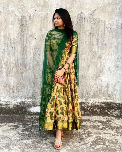 Latest Long Frock Designs, Long Frocks For Girls, Frock Models, Dress Designs For Stitching, Kalamkari Dresses, Keep Me Stylish, Indian Ethnic Fashion, Simple Frock Design, Stylish Kurtis Design