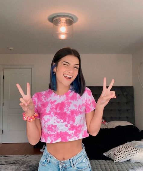 Charli D Amelio, Anime Outfits, Tie Dye Top, Tik Tok, Tie Dye, Crop Tops, Outfit Inspo, Women's Top, Color