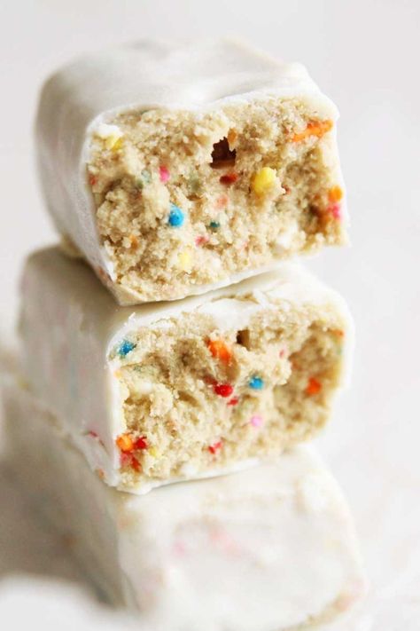 Birthday Cake Protein Bar, Yasso Bars Recipe, Birthday Cake Protein Bars, Protein Bars Recipe, Birthday Cake Protein, Oatmeal Cinnamon, Protein Balls Healthy, Oatmeal Protein, Pb Fit