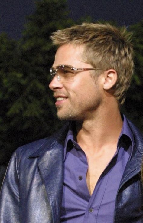 Brad Pitt Short Haircut, Brad Pitt Mullet Hair, Brad Pitt 00s, Rocker Hairstyles Men, 2000s Mens Hair, Warrior Haircut Men, Brad Pitt Buzzcut, 2000s Hairstyles Men, Warrior Cut Men