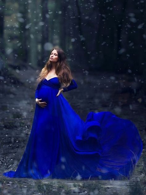 Royal Blue Maternity Dress, Shooting Pose, Blue Maternity Dress, Maternity Dresses Photography, Plus Size Maternity Dresses, Maternity Photography Poses Pregnancy Pics, Maternity Ideas, Maternity Photography Couples, Maternity Shoots