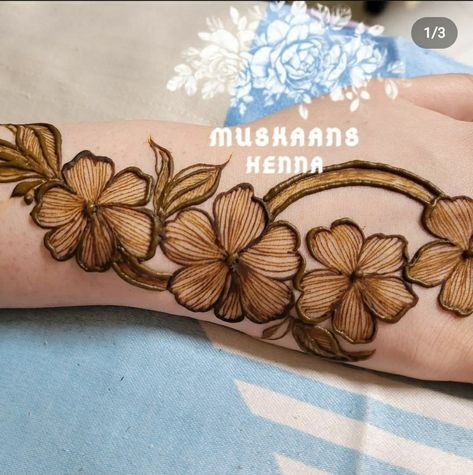 Gulf Mehendi Design Rose Henna, Mehandi For Hands, Easy Mehandi, Khafif Mehndi, Mehndi Designs Bridal Hands, Rose Mehndi Designs, Mehndi Designs For Kids, Very Simple Mehndi Designs, Simple Mehndi Designs Fingers