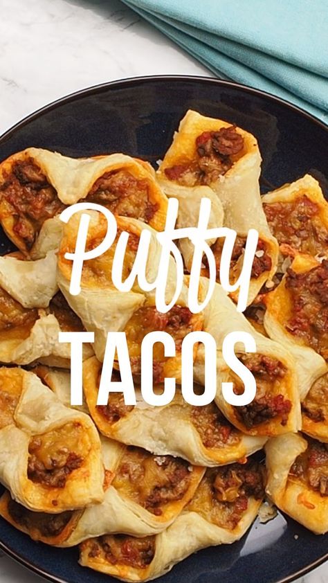 Puffy Tacos Recipe, Cheese And Puff Pastry, Hamburger Taco, Puffy Tacos, Healthy Easter, Green Chiles, Diced Tomatoes, Puff Pastry Recipes, Snacks Für Party