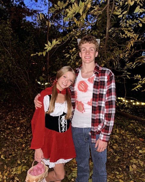 Little red riding hood and big bad wolf Little Red And Wolf Costume Couple, Red Hood Costume, Big Bad Wolf Costume, Red Head Halloween Costumes, Little Red Riding Hood Halloween, Disney Princess Halloween Costumes, Halloween Parejas, Classy Halloween Costumes, Red Riding Hood Costume