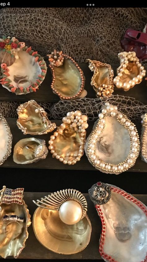 Shell Ornaments Diy Seashell Crafts, Decorated Oyster Shells, Oyster Shells Windchime, Decorated Clam Shells, Oyster Mirror, How To Paint Oyster Shells Gold, Oyster Shell Jewelry Holder, Natural Pearls Sea Oyster Shells, Oyster Shells Decor