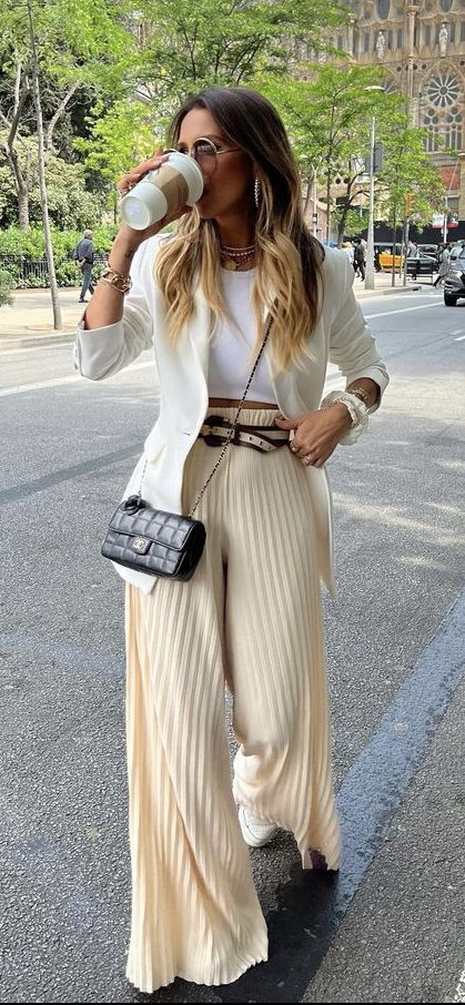 Christmas Party Outfits Fancy Classy, Fall Maxi Skirt Outfits, Modest Street Fashion, European Fashion Winter, Maxi Skirt Fall, Outfit Primavera, Glam Outfit, Beige Outfit, Maxi Skirt Outfits