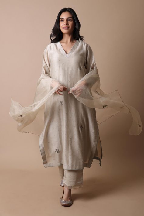 Shop for Rhua India Beige Afsa Flower Mukaish Embroidered Kurta Set for Women Online at Aza Fashions V Neck Kurti Design, Mukaish Embroidery, Organza Kurti, Organza Kurta, Beige Kurta, Suits For Women Indian, Basic Dress Pattern, Full Sleeves Design, Long Blouse Designs