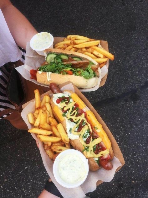 Street Food Hot Dogs, Street Hot Dog, Hot Dog Burger, Hot Dog Truck Ideas, Hot Dog Ideias, Hot Dogs Negocio Ideas, Hot Dog Aesthetic, Hot Dog Business, Street Hot Dogs