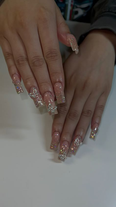 Glitter Nails With Charms, Nails Inspiration With Charms, Gold Nails With Pearls, Ombre Nails With Charms, Birthday Nails With Charms, Birthday Nails Charms, Glitter Butterfly Nails, Silver Nails With Butterflies, Silver Butterfly Nails