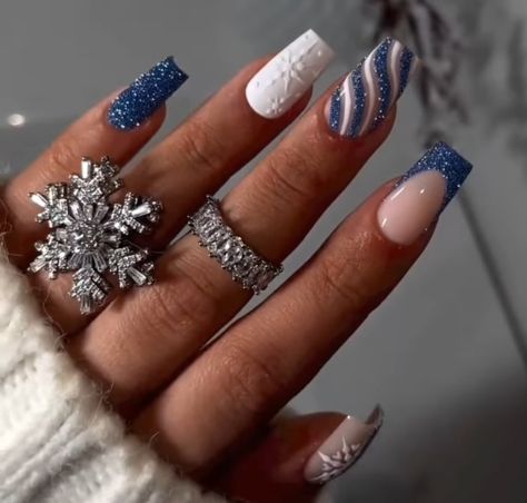 Winter Nails Acrylic, Christmas Gel Nails, Christmas Nail Art Designs, Classy Acrylic Nails, Christmas Nails Acrylic, Acrylic Nails Coffin Short, New Year's Nails, Xmas Nails, Christmas Nail