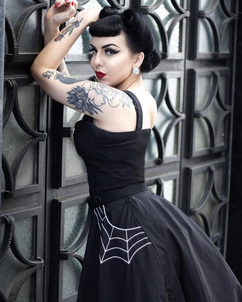 Image may contain: 1 person, standing and closeup Goth Pinup, Outfit Rock, Retro Outfit, Gothic Tattoo, Pin Up Outfits, Rockabilly Fashion, Gothic Beauty, Gothic Girls, Vintage Pinup