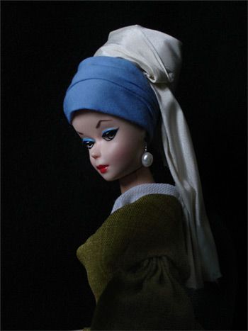 Barbie in Vermeer Girl With Pearl Earring, Im A Barbie Girl, Art Parody, Barbie Style, Johannes Vermeer, Pearl Earring, Famous Art, Barbie Friends, Barbie World