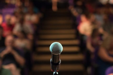 helping kids in dealing with stage fright  http://mothersgurukul.com/helping-kids-dealing-stage-fright/ Learn Singing, Public Speech, Stage Fright, Public Speaking Tips, Presentation Styles, Singing Tips, Board Inspiration, Singing In The Rain, Public Speaker