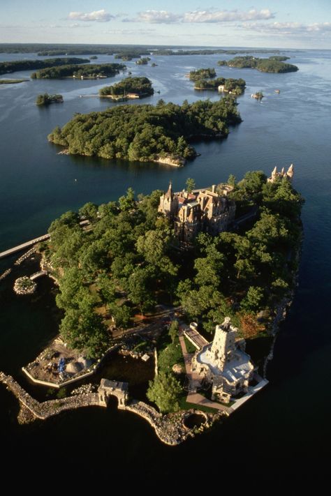 Castles In America, American Castles, Boldt Castle, Alexandria Bay, Abandoned Hotels, Castles To Visit, Gorgeous Homes, Thousand Islands, Abandoned Mansions