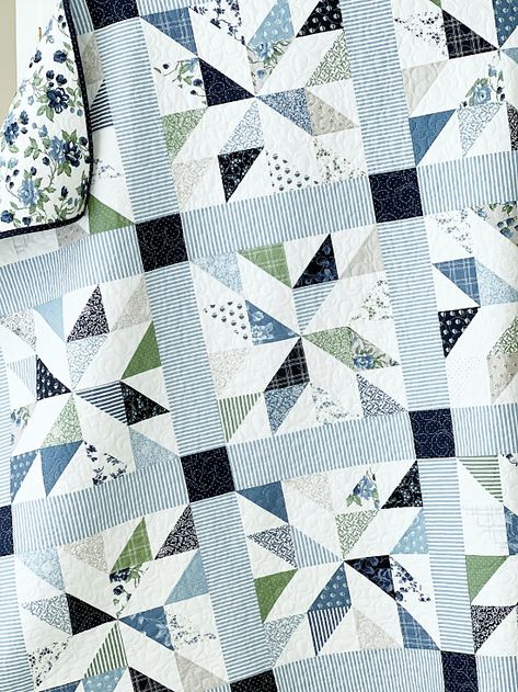 Your Favorite Colors Will Shine in This Timeless Quilt - Quilting Digest Teal Quilts Ideas Color Combos, Timeless Quilt, Easy Quilting Patterns, Scandinavian Quilts, Quilt Patterns For Beginners, Quilt Sewing Room, Missouri Star Quilt Company Tutorials, Charm Pack Quilt Patterns, Layer Cake Quilt Patterns