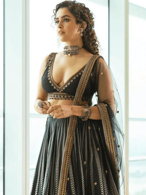 Sanya Malhotra In The HIndi Remake Of The Great Indian Kitchen! Manish Malhotra Dresses, Sanya Malhotra, Diwali Outfits, Cocktail Outfit, Black Bridal, Celebrity Design, Sanya, Stunning Outfits, Hot Pics