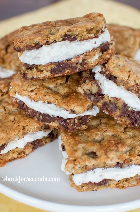 Soft and Chewy Oatmeal Cream Pie Bars Oatmeal Cream Pie, Cookie Bars Easy, Recipe Cookies, Oatmeal Cream Pies, Homemade Oatmeal, Homemade Candy, Oatmeal Cream, Food Rules, Pie Bars